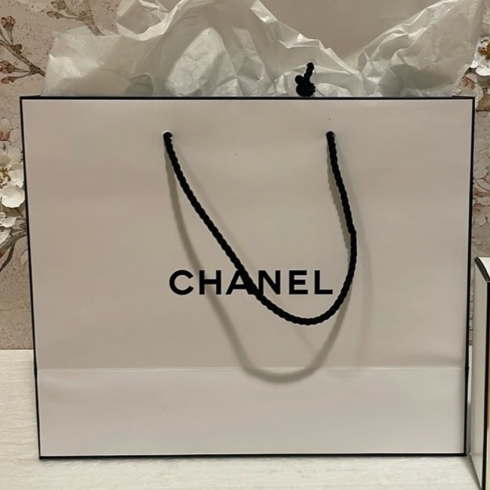 CHANEL Gift Bag